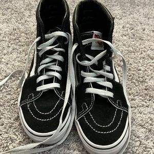 classic black and white high tops vans